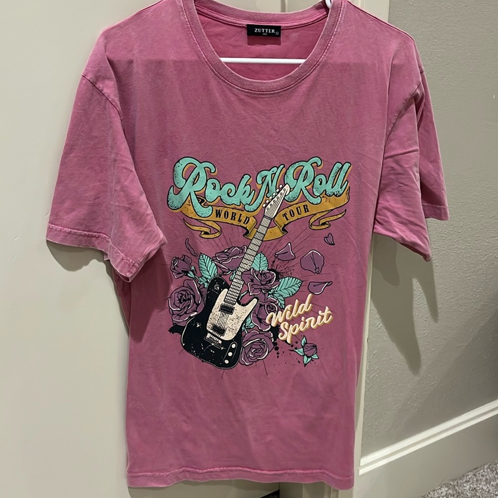 Size small graphic tee